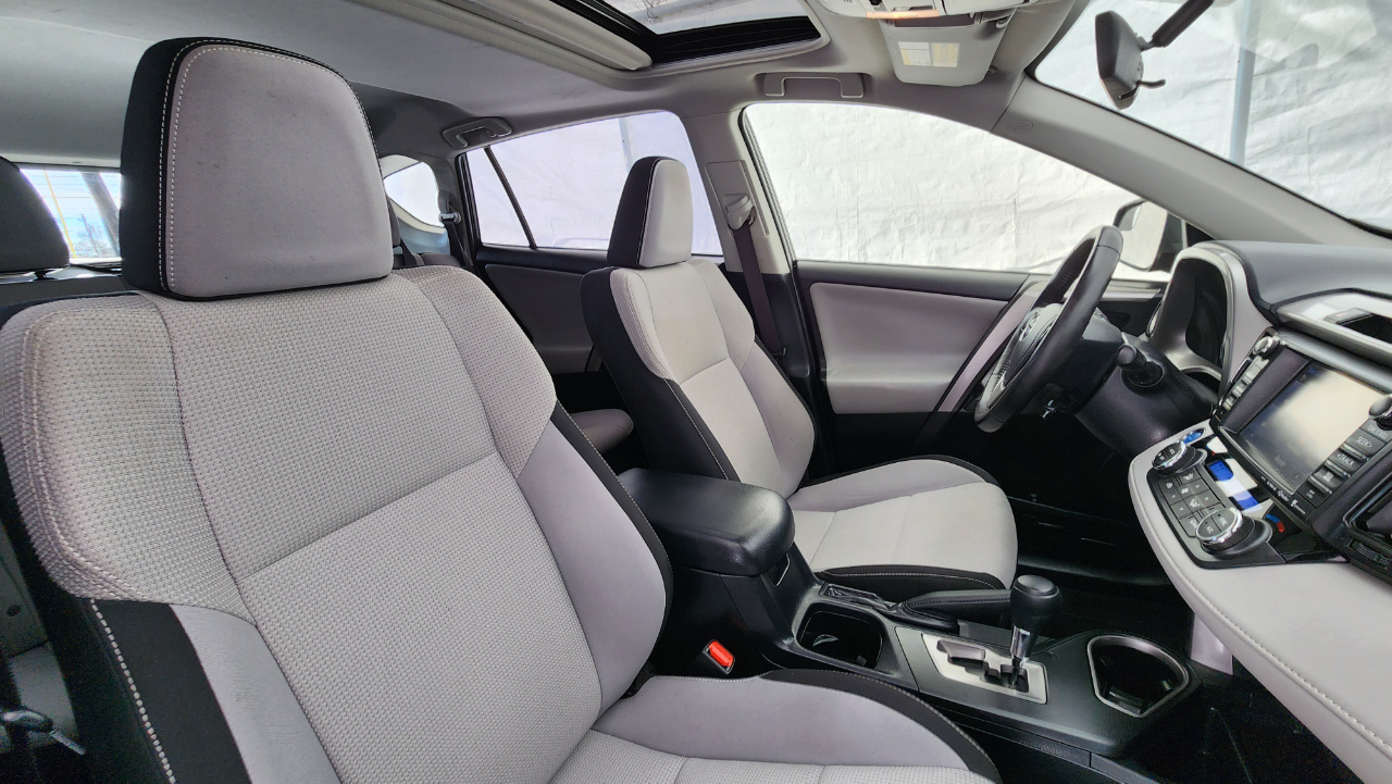 Toyota RAV4 Hybrid XLE 2016