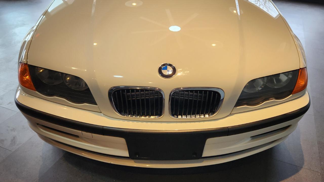 BMW 3 Series 323i 4dr Sdn 2000