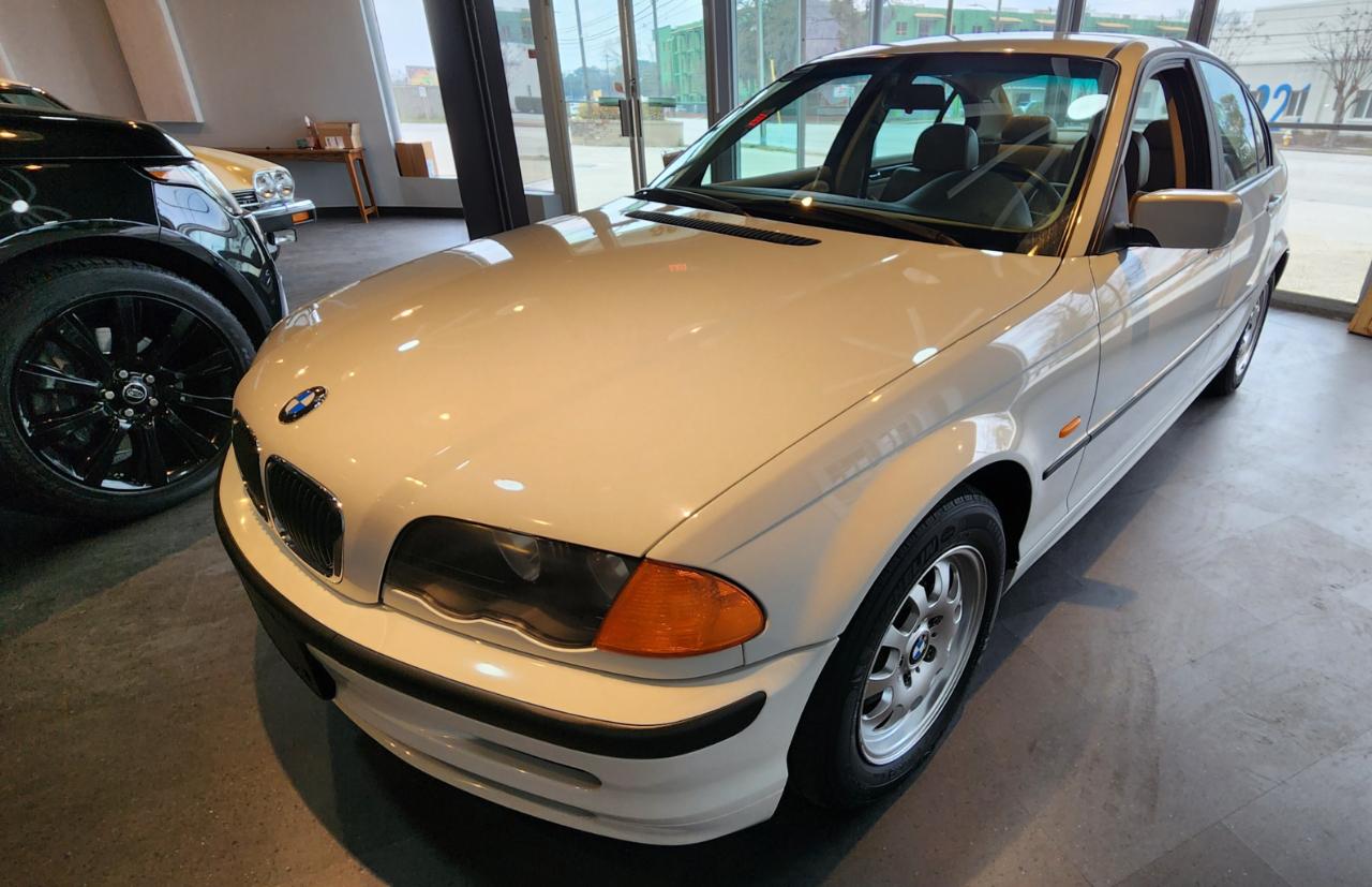 BMW 3 Series 323i 4dr Sdn 2000