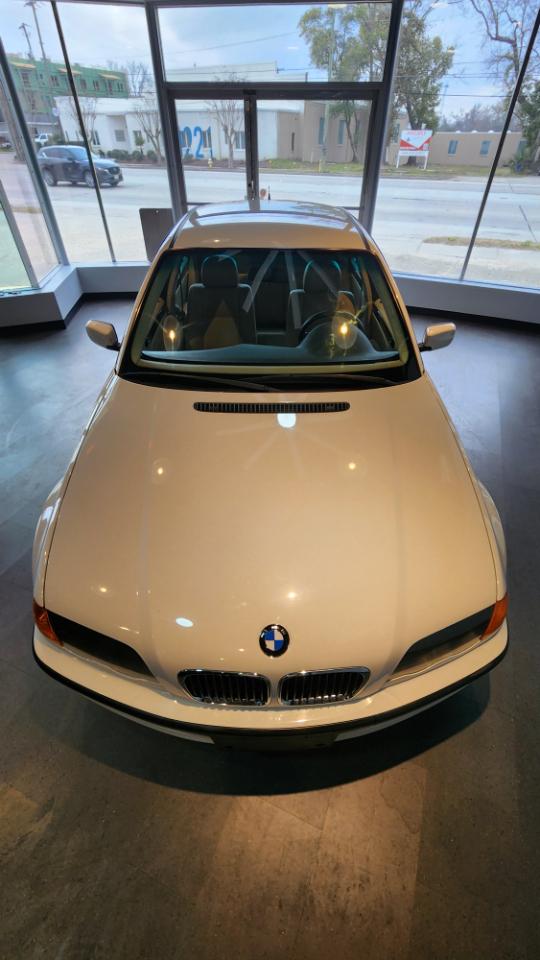 BMW 3 Series 323i 4dr Sdn 2000