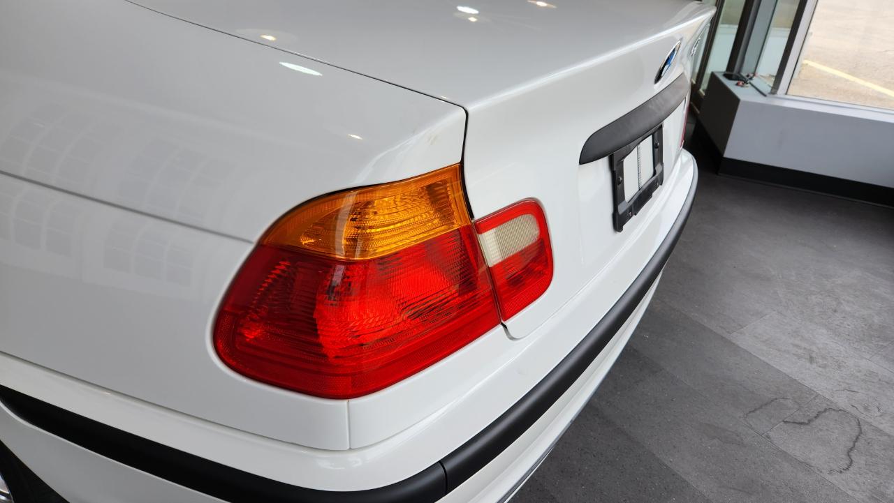 BMW 3 Series 323i 4dr Sdn 2000