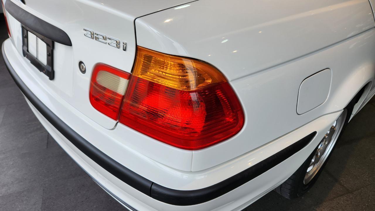 BMW 3 Series 323i 4dr Sdn 2000