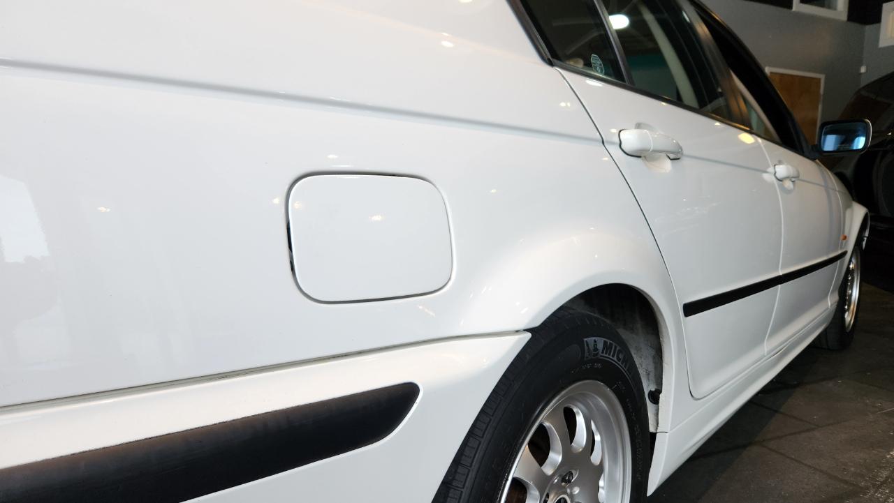 BMW 3 Series 323i 4dr Sdn 2000