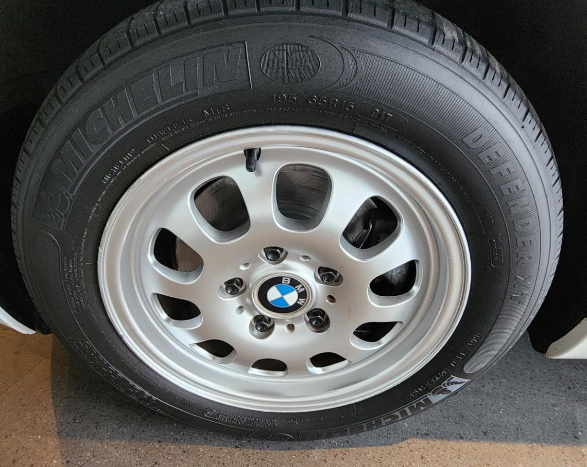 BMW 3 Series 323i 4dr Sdn 2000