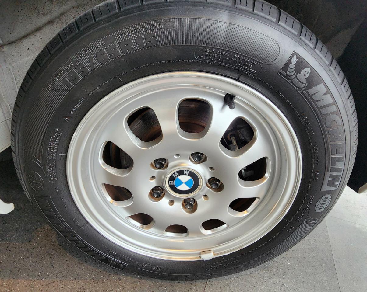 BMW 3 Series 323i 4dr Sdn 2000