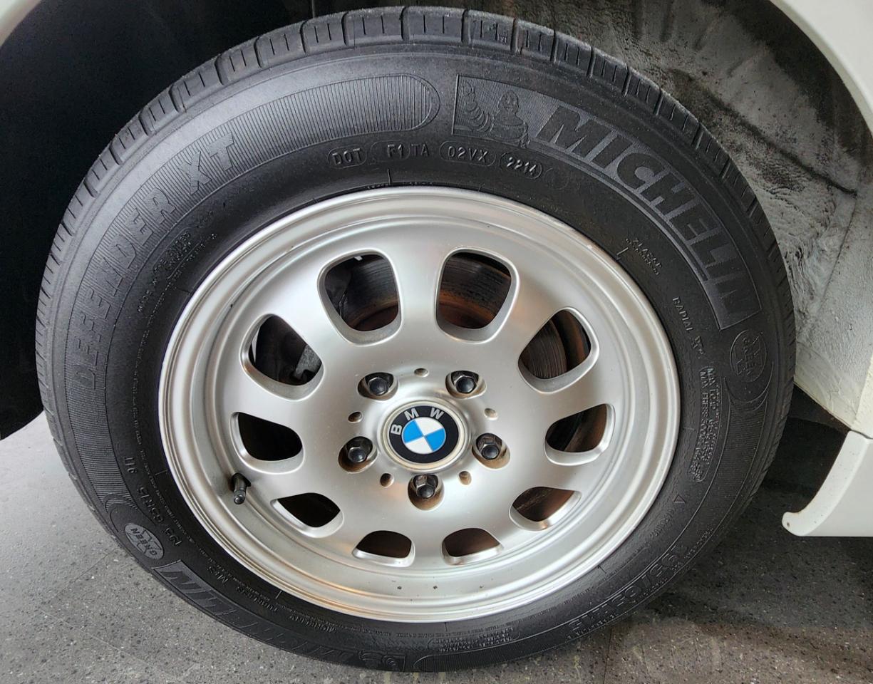 BMW 3 Series 323i 4dr Sdn 2000