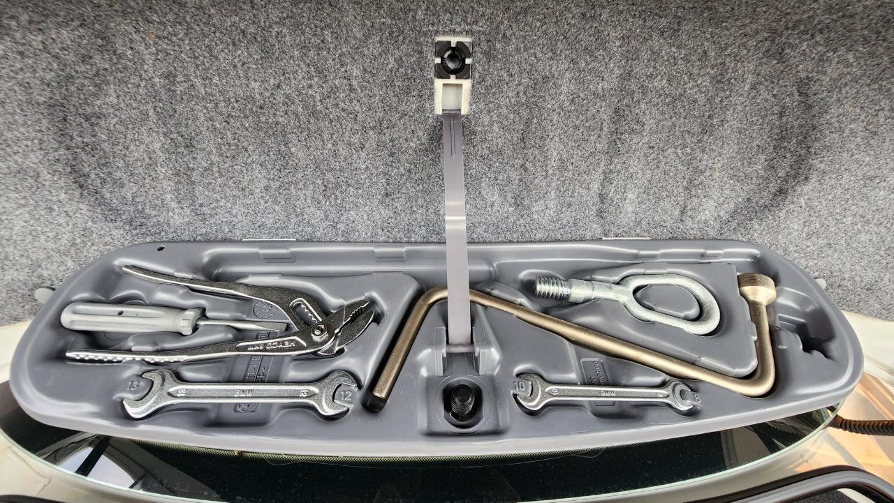 BMW 3 Series 323i 4dr Sdn 2000