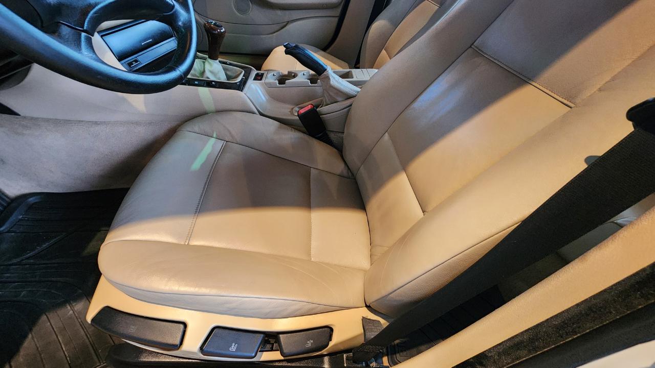 BMW 3 Series 323i 4dr Sdn 2000