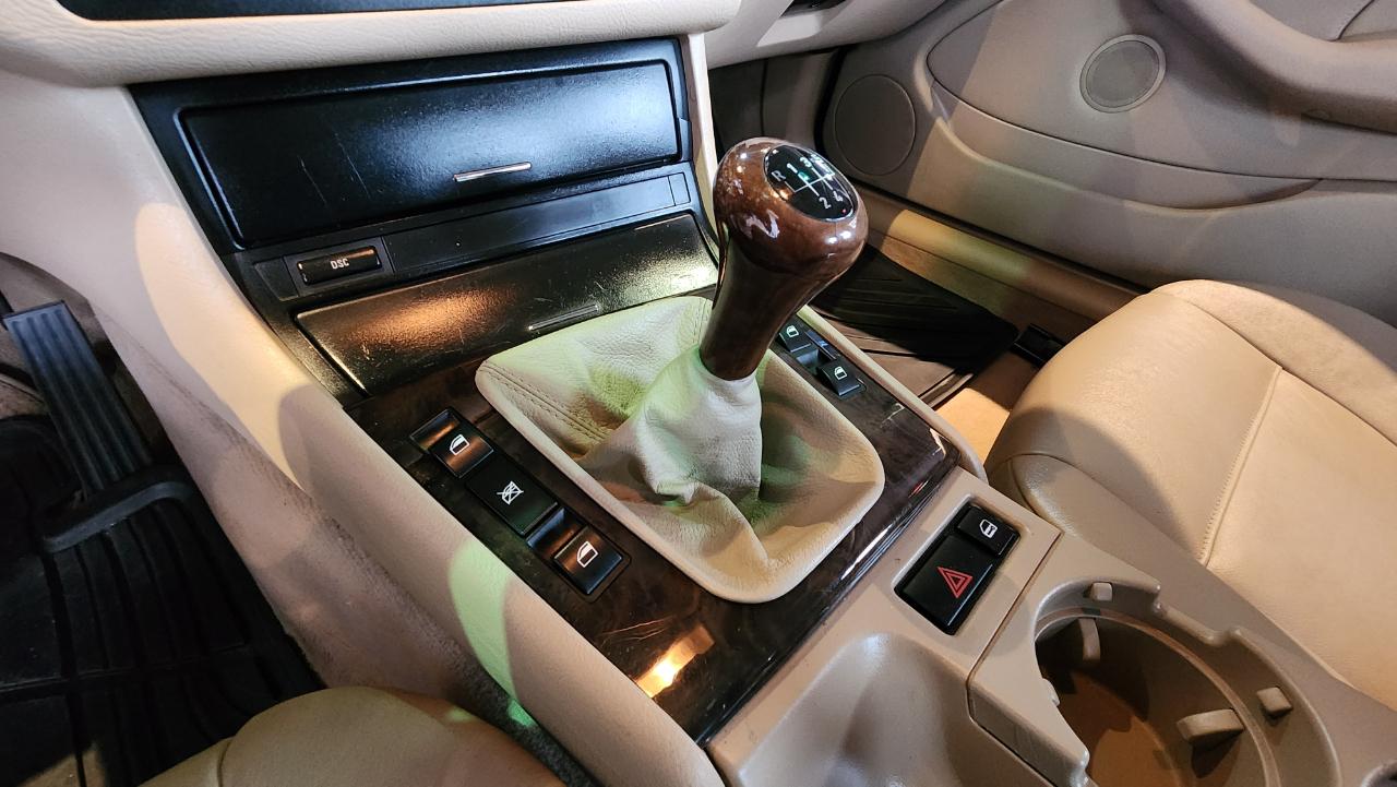 BMW 3 Series 323i 4dr Sdn 2000