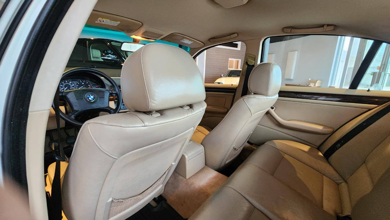 BMW 3 Series 323i 4dr Sdn 2000