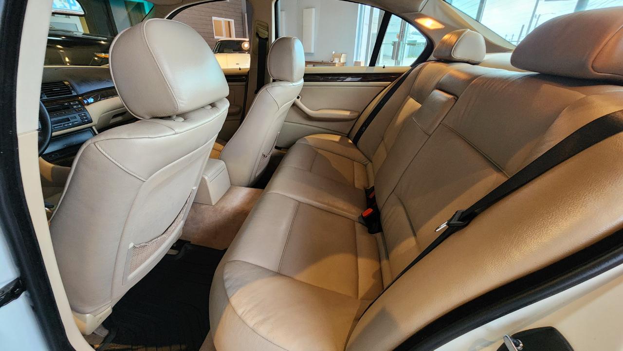 BMW 3 Series 323i 4dr Sdn 2000