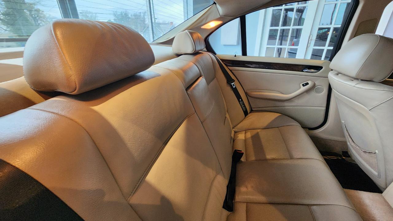 BMW 3 Series 323i 4dr Sdn 2000