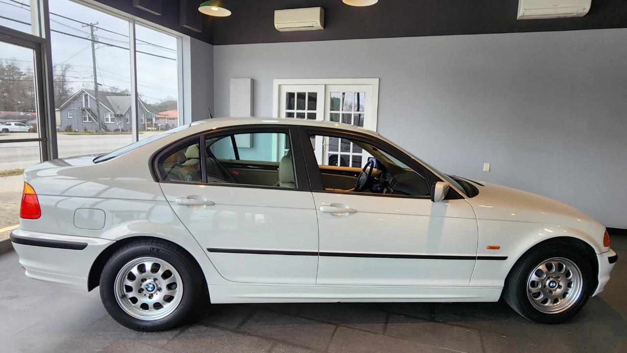 BMW 3 Series 323i 4dr Sdn 2000