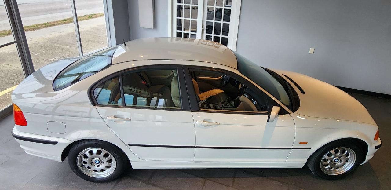 BMW 3 Series 323i 4dr Sdn 2000