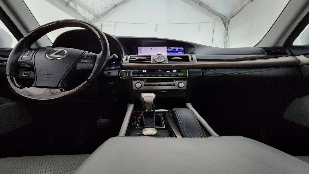 Lexus LS 460  2014