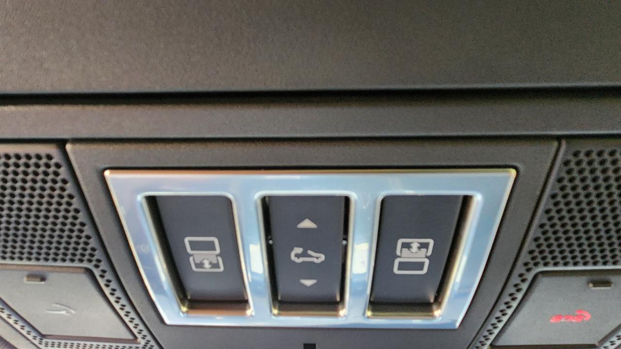 Land Rover Discovery  2020