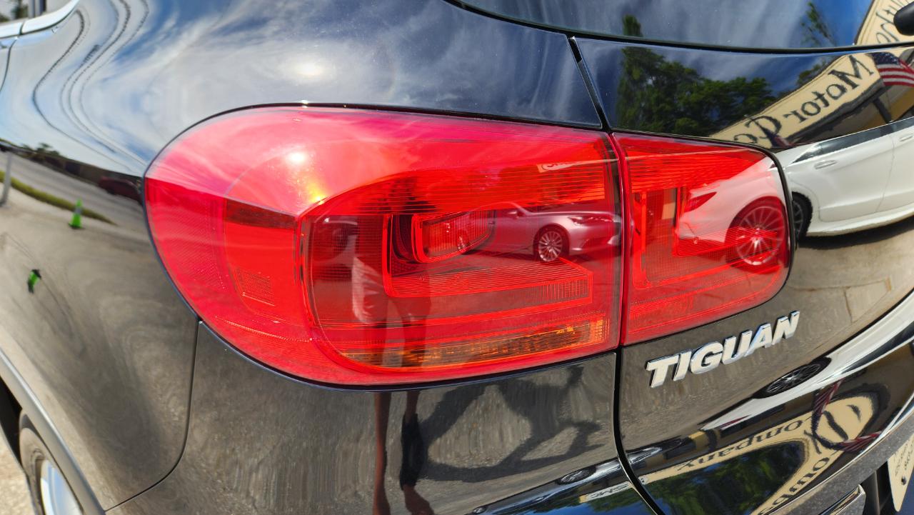 Volkswagen Tiguan S 2015