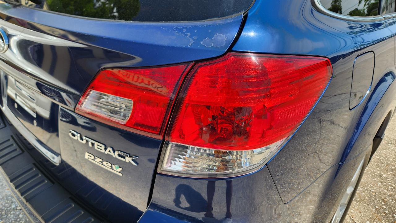 Subaru Outback 2.5i Premium 2011