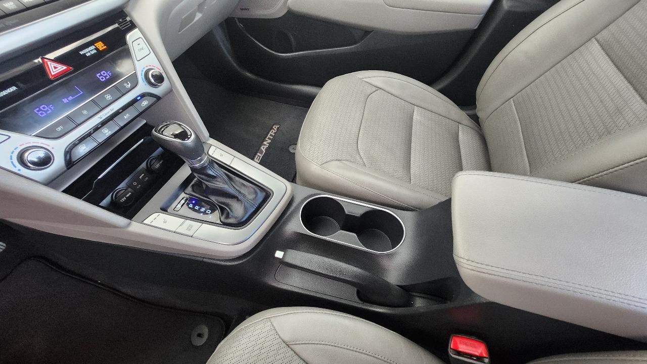 Hyundai Elantra  2017