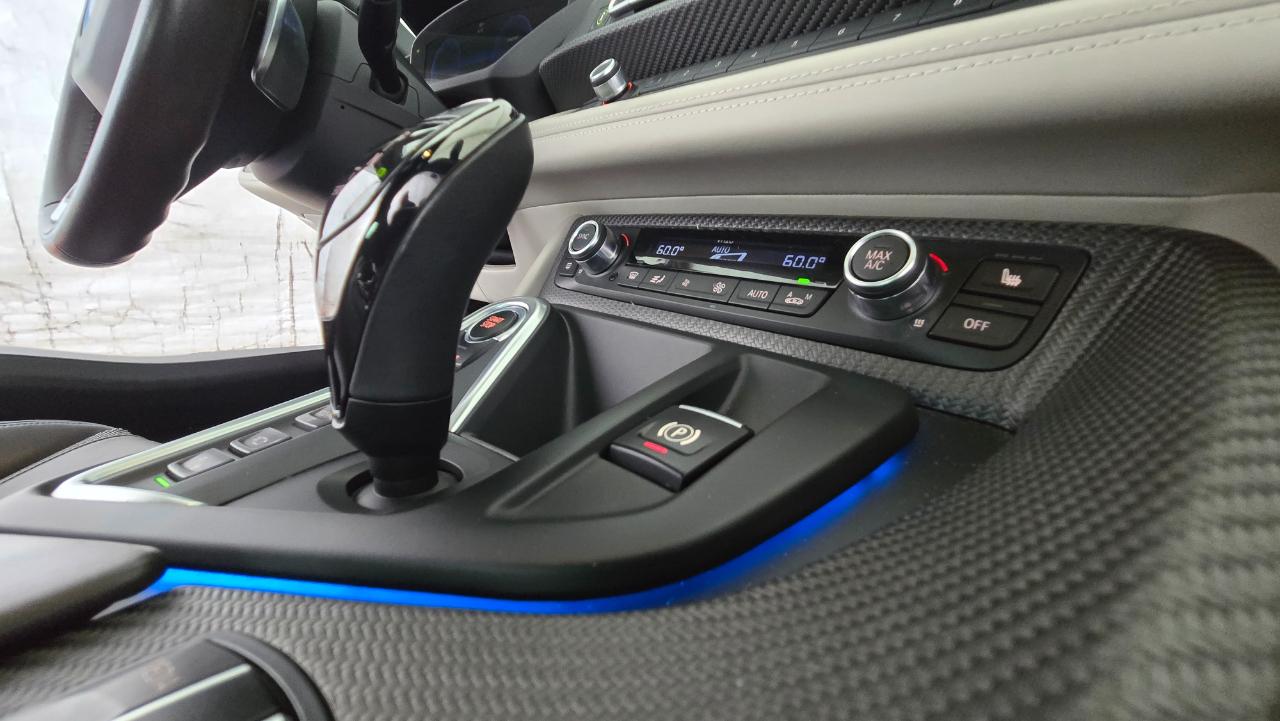 BMW i8  2019