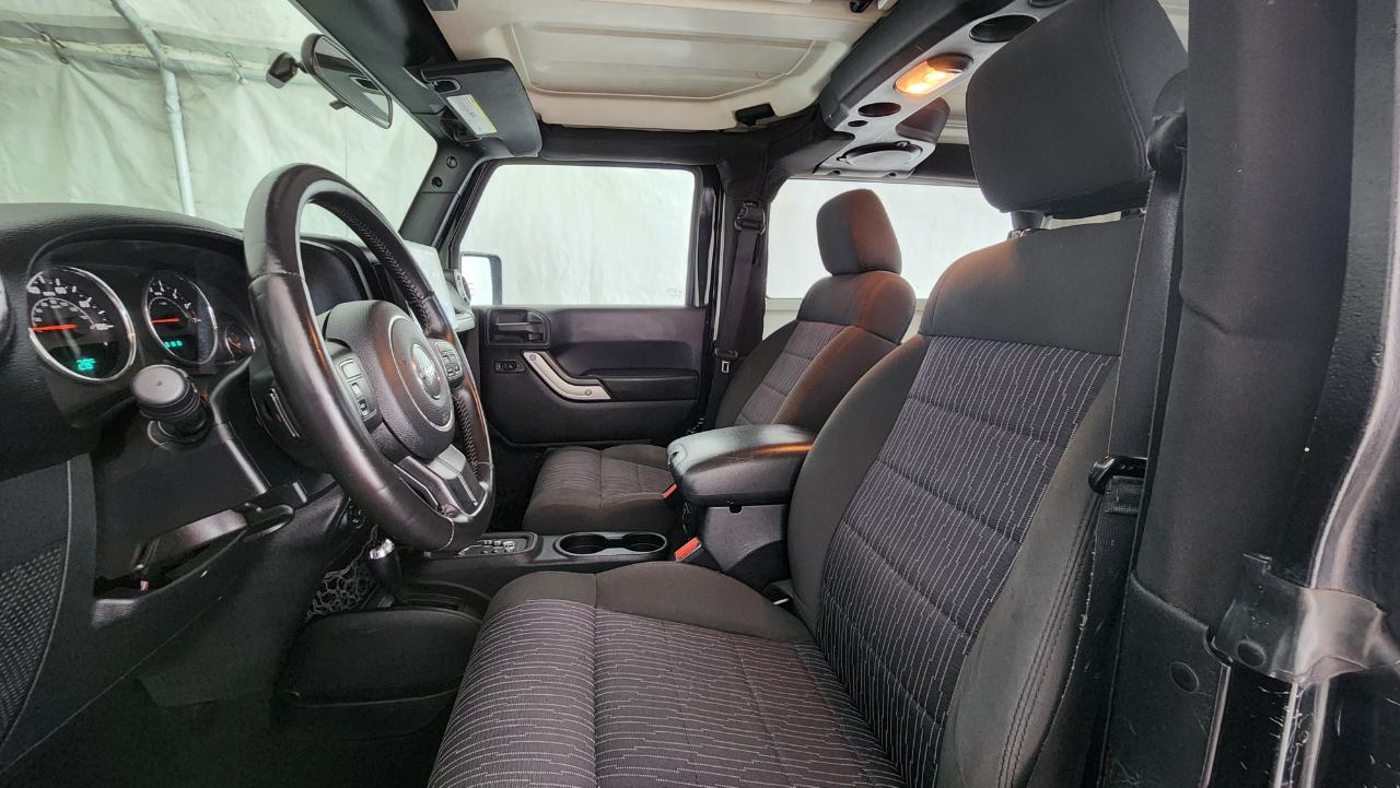 Jeep Wrangler Sahara 4WD 2012