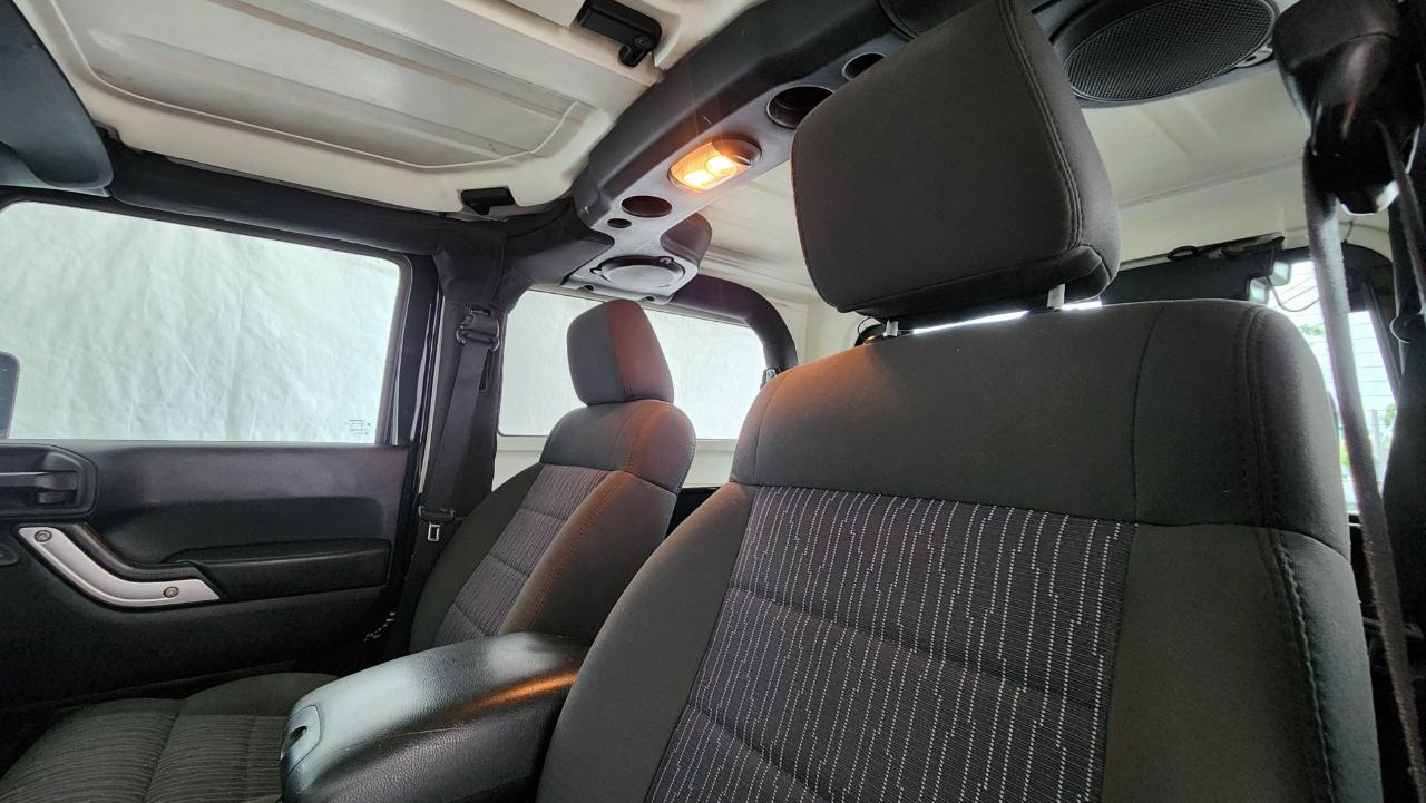 Jeep Wrangler Sahara 4WD 2012