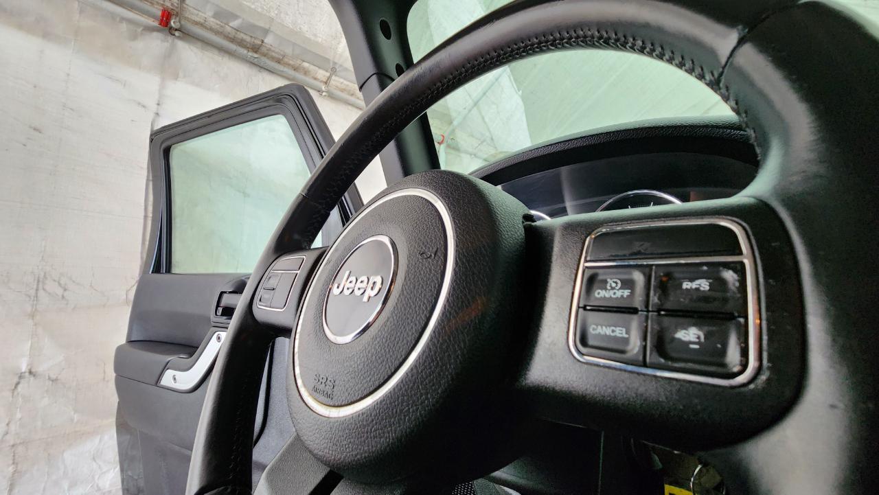 Jeep Wrangler Sahara 4WD 2012