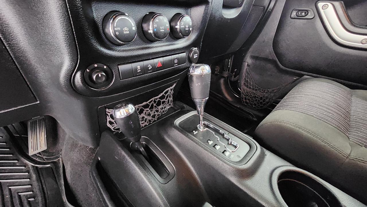Jeep Wrangler Sahara 4WD 2012