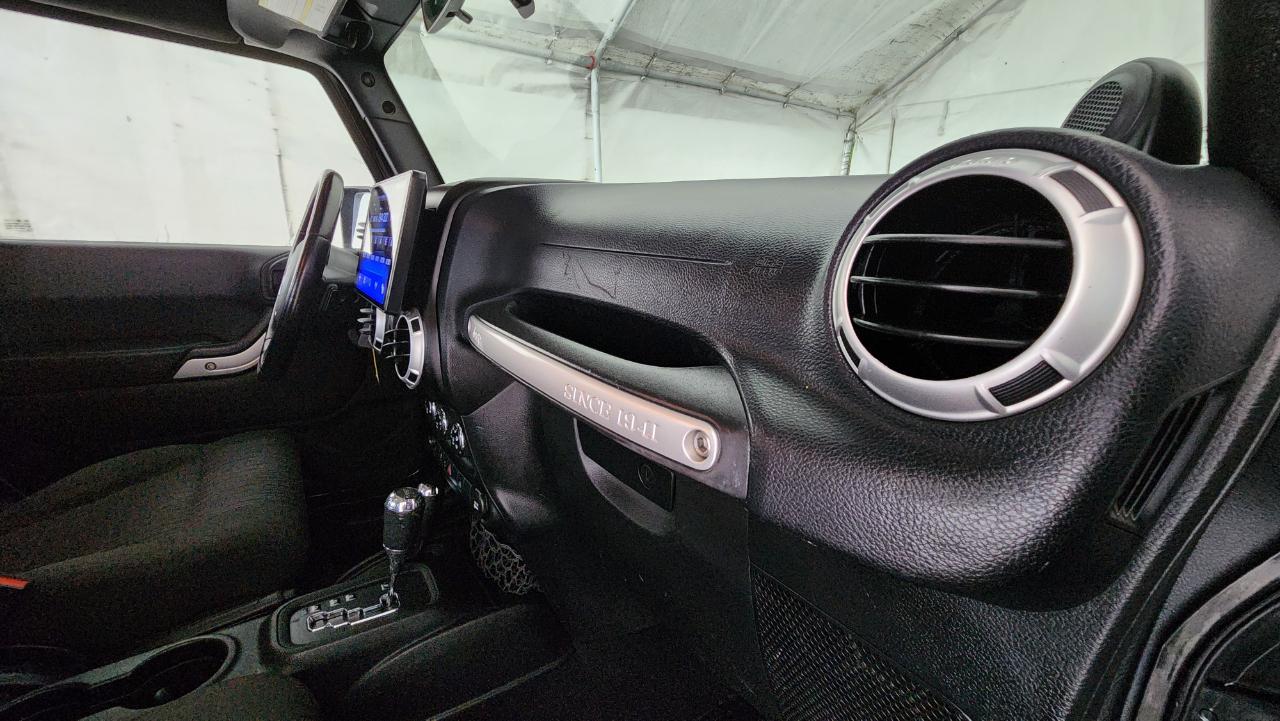Jeep Wrangler Sahara 4WD 2012