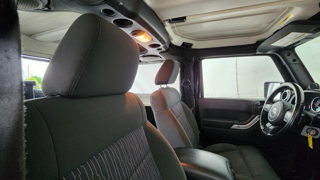 Jeep Wrangler Sahara 4WD 2012