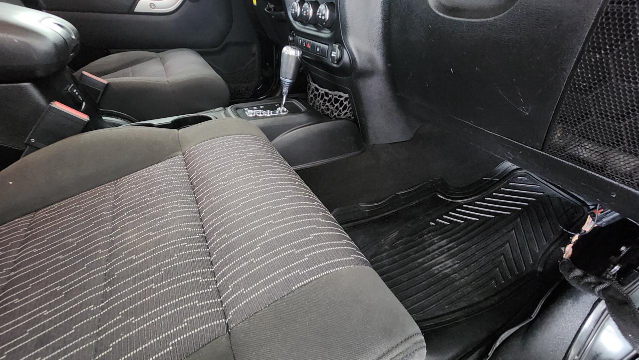 Jeep Wrangler Sahara 4WD 2012