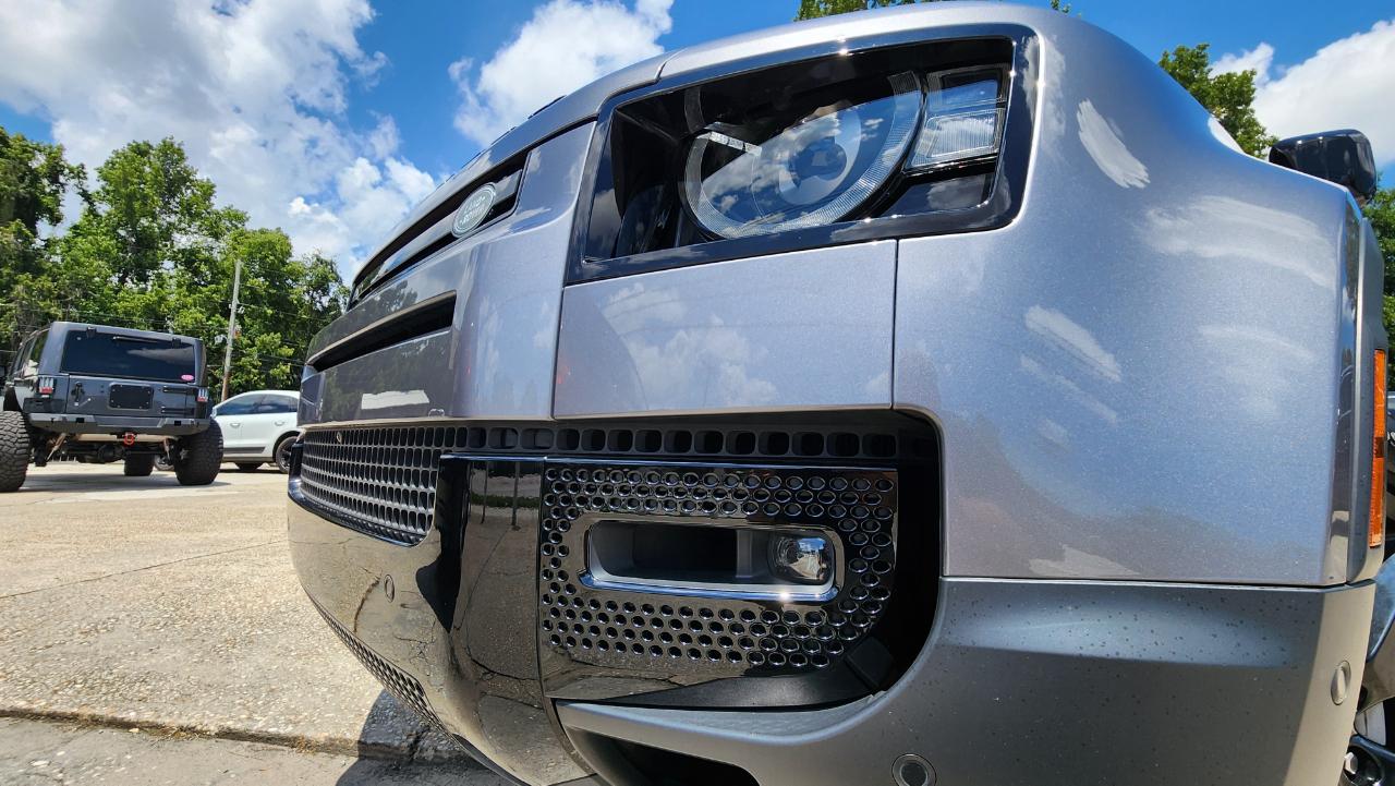 Land Rover Defender  2020
