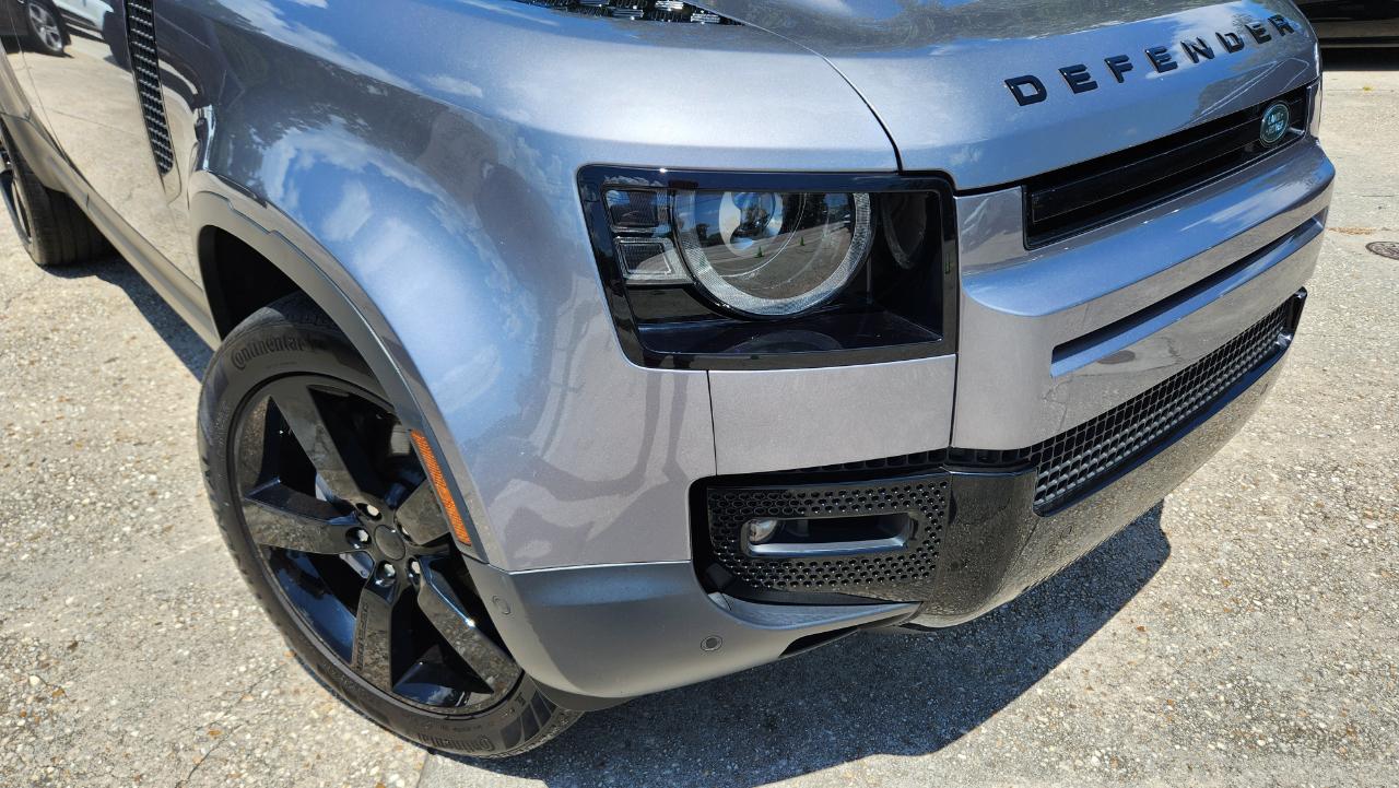 Land Rover Defender  2020
