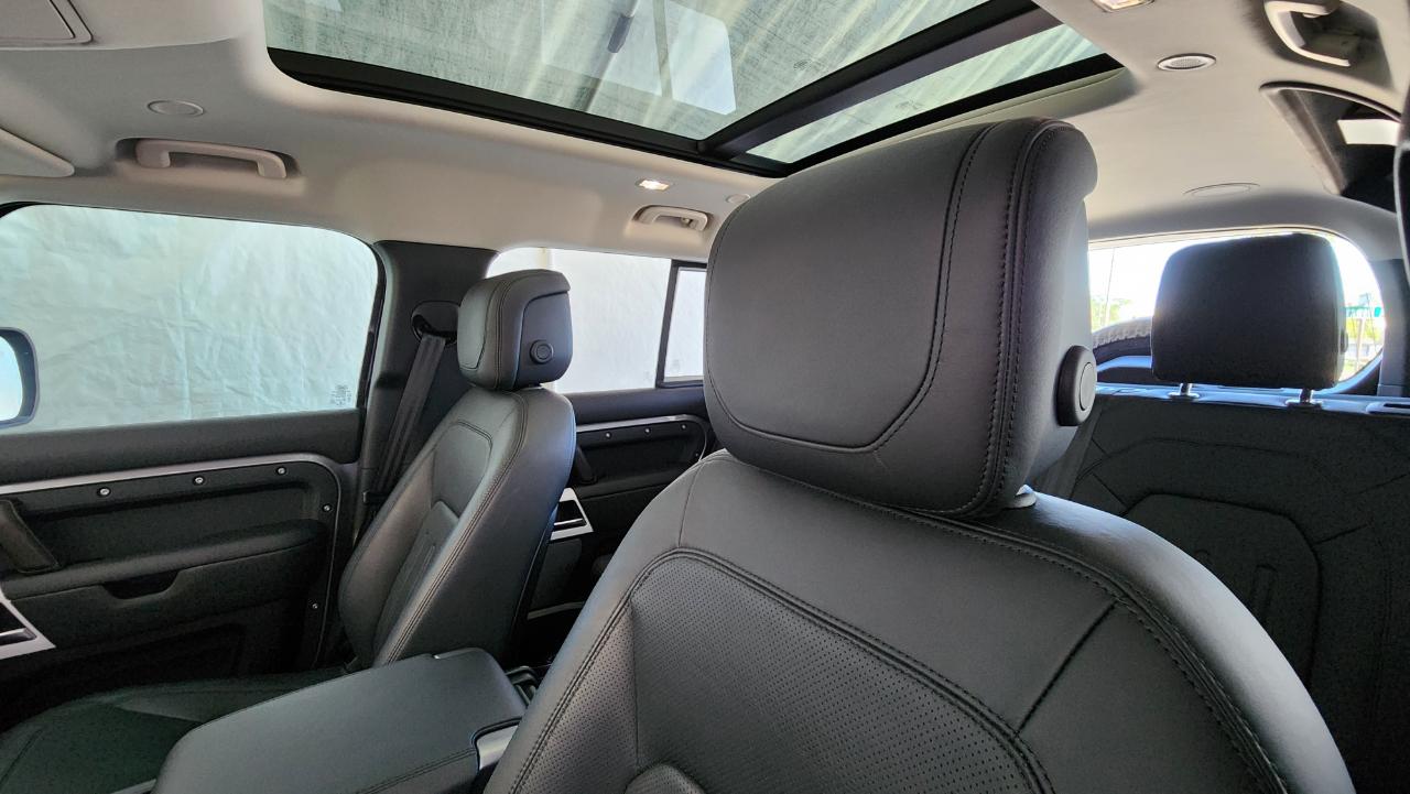 Land Rover Defender  2020
