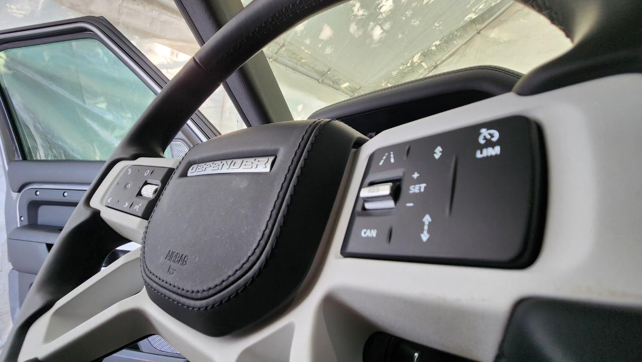 Land Rover Defender  2020