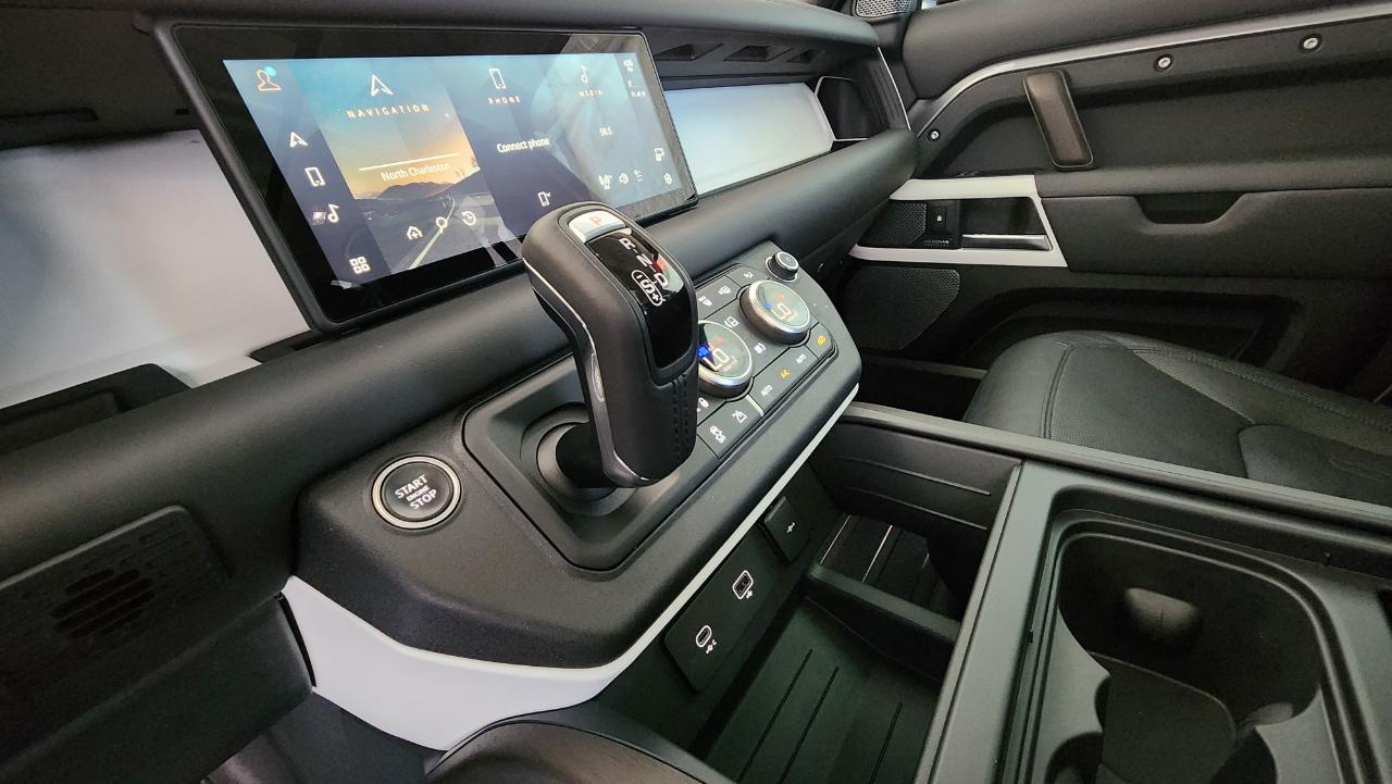 Land Rover Defender  2020