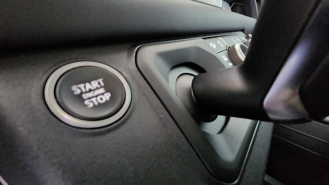 Land Rover Defender  2020