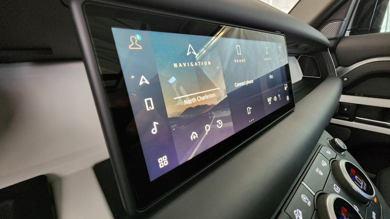 Land Rover Defender  2020