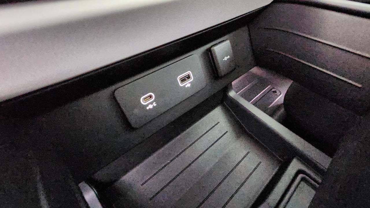 Land Rover Defender  2020