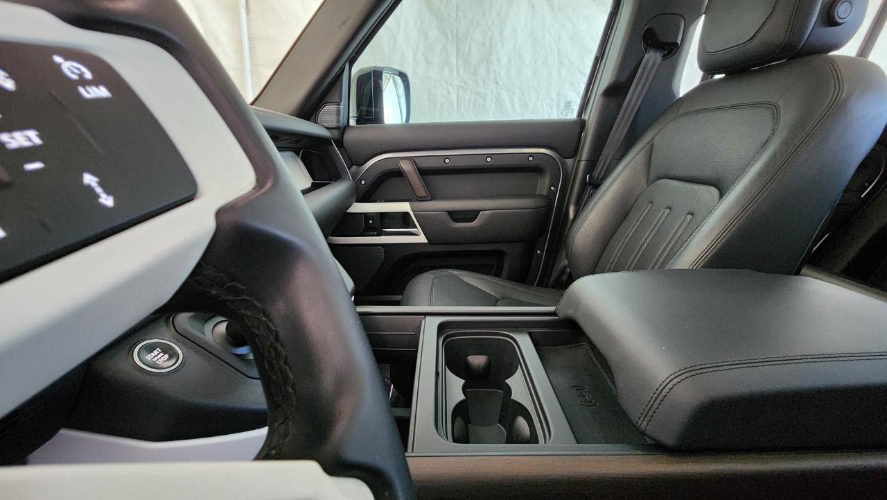 Land Rover Defender  2020
