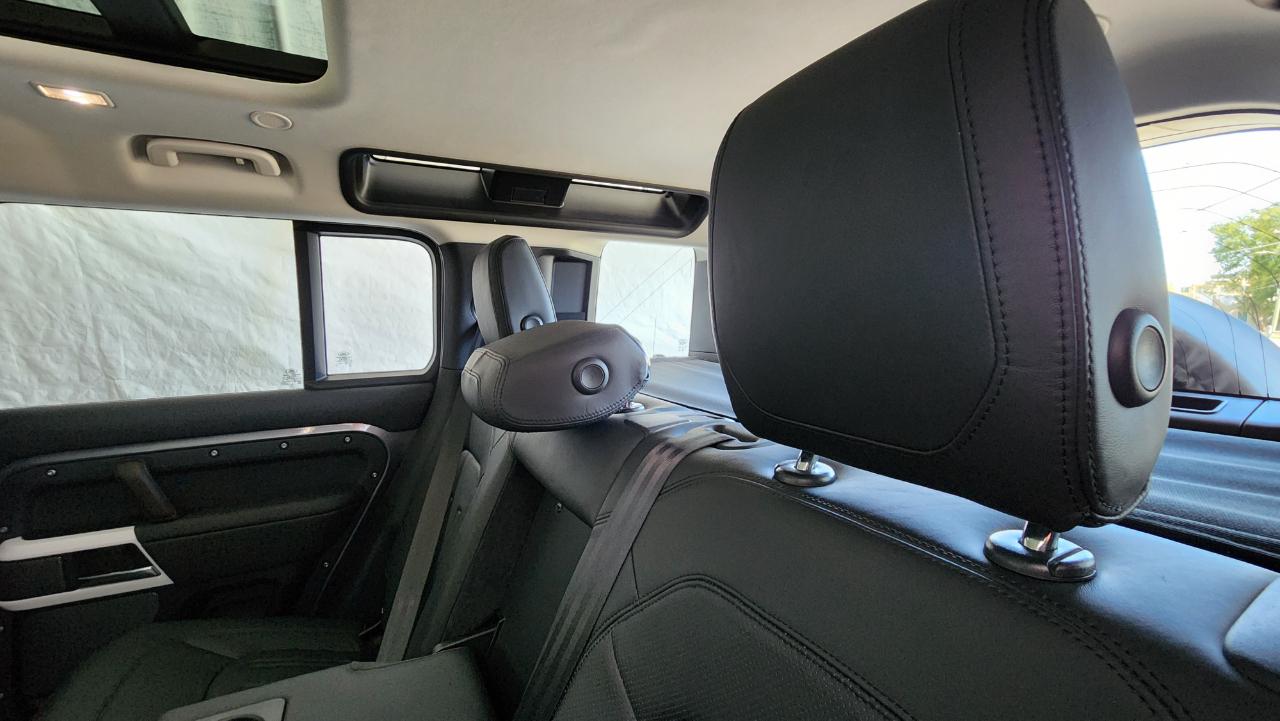 Land Rover Defender  2020