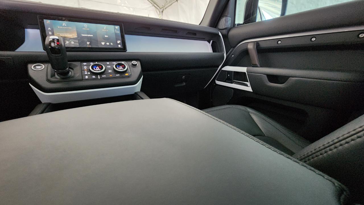 Land Rover Defender  2020