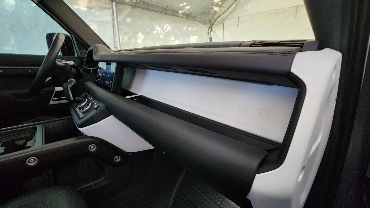 Land Rover Defender  2020