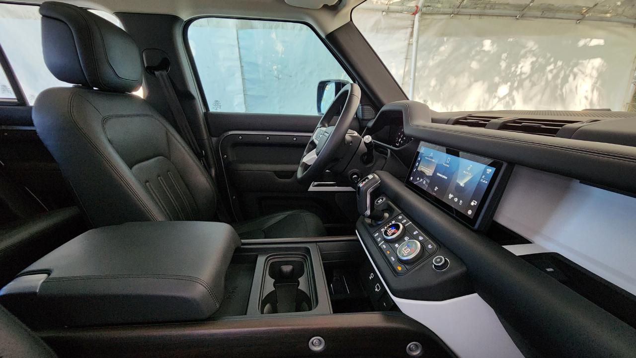 Land Rover Defender  2020