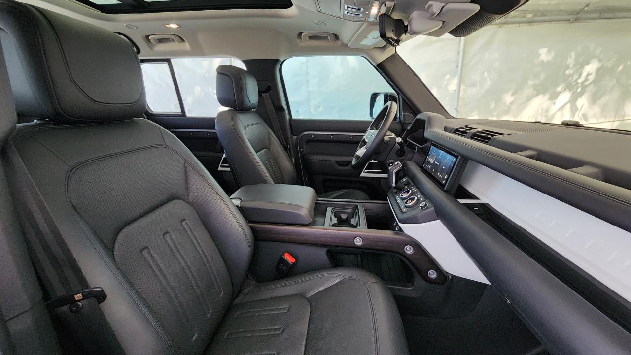 Land Rover Defender  2020