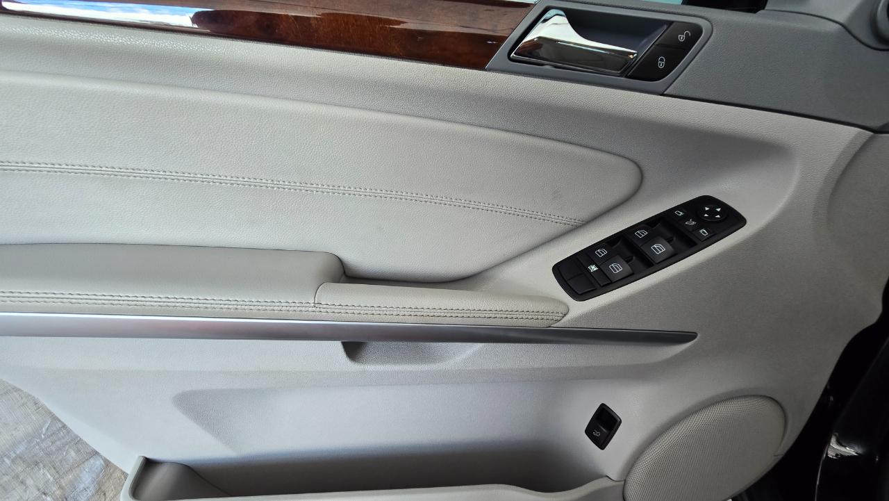 Mercedes-Benz M-Class  2011