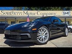 2018 Porsche Panamera 