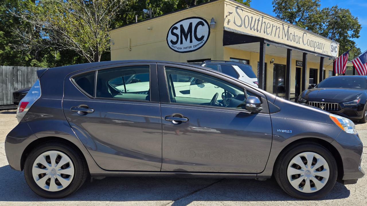 Toyota Prius c Two 2013
