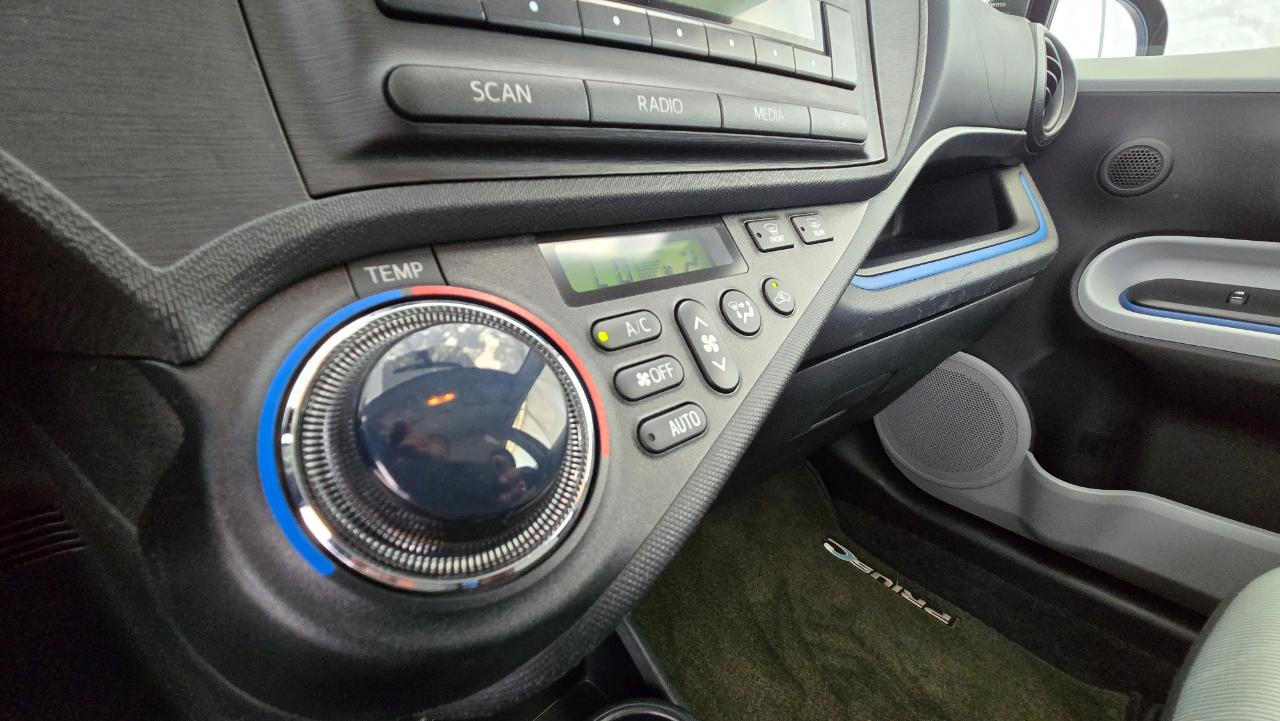 Toyota Prius c Two 2013