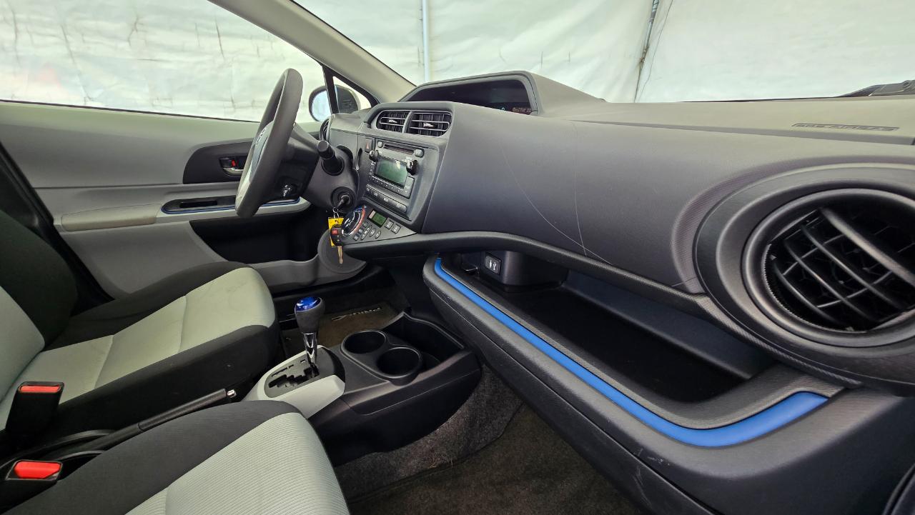 Toyota Prius c Two 2013